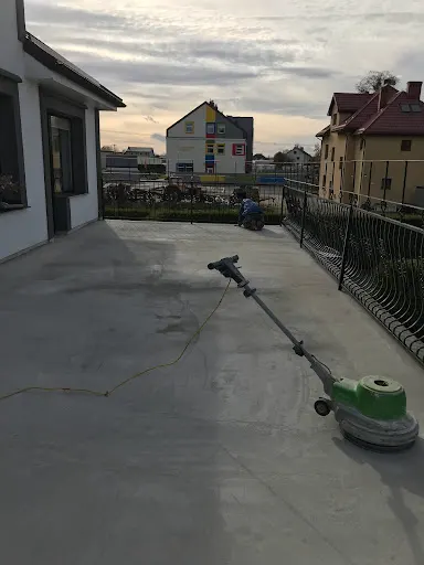 Karol Rutkowski REMIBUD - PremiumPosadzki.pl Posadzki żywiczne i z mikrocementu